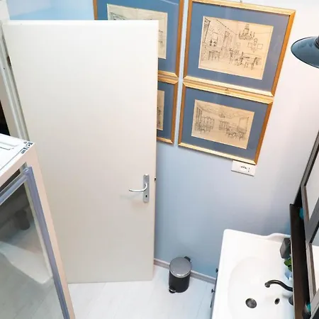 Beauty Intimate, Quiet And *