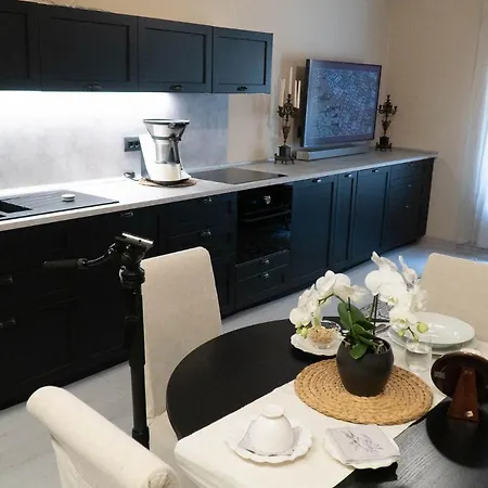 Beauty Intimate, Quiet And *