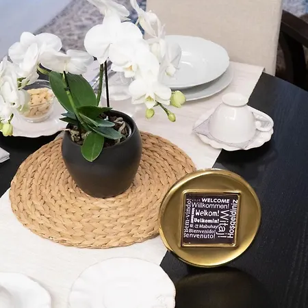 Beauty Intimate, Quiet And *