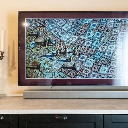 Beauty Intimate, Quiet And