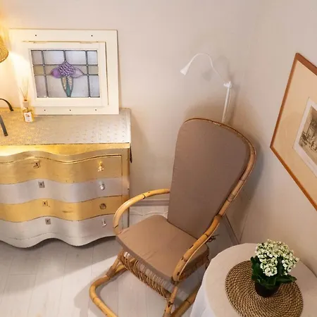 Beauty Intimate, Quiet And