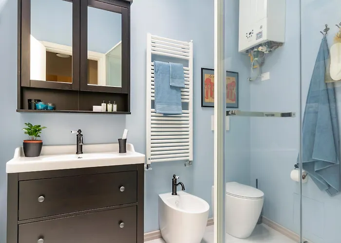 Beauty Intimate, Quiet And *