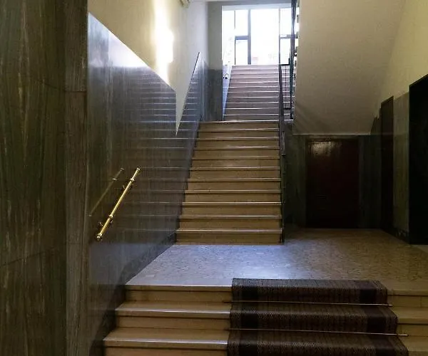 Beauty Intimate, Quiet And Болонья