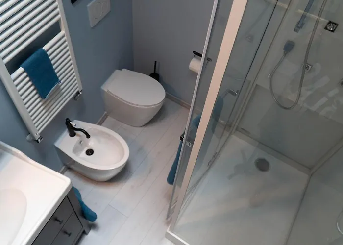 Beauty Intimate, Quiet And *